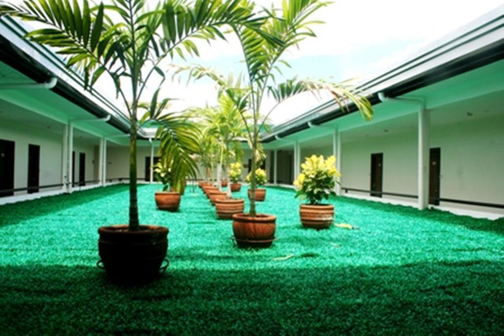 โรงแรมซินดี้ เคลลี โอลองกาโป ภายนอก รูปภาพ