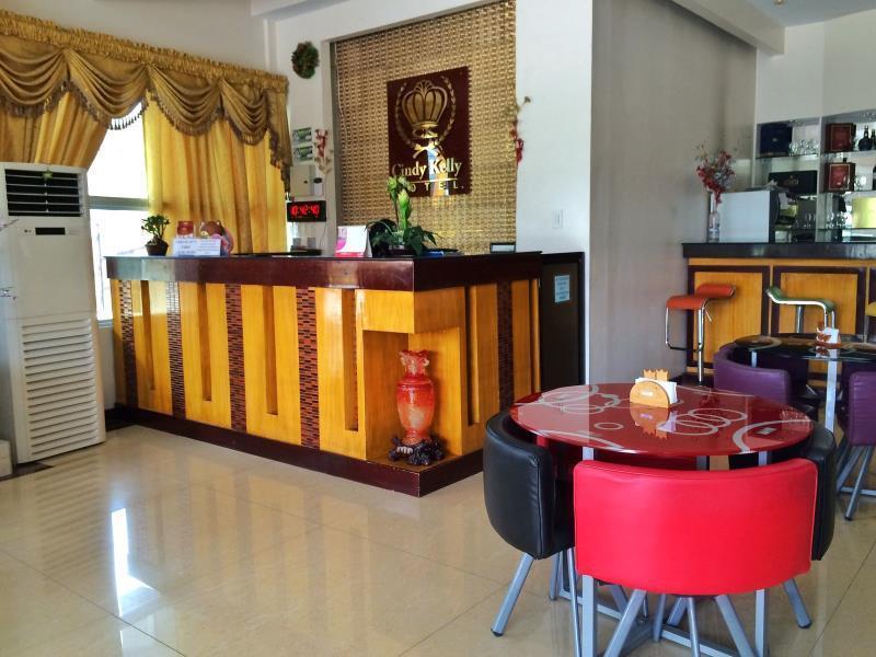 โรงแรมซินดี้ เคลลี โอลองกาโป ภายนอก รูปภาพ
