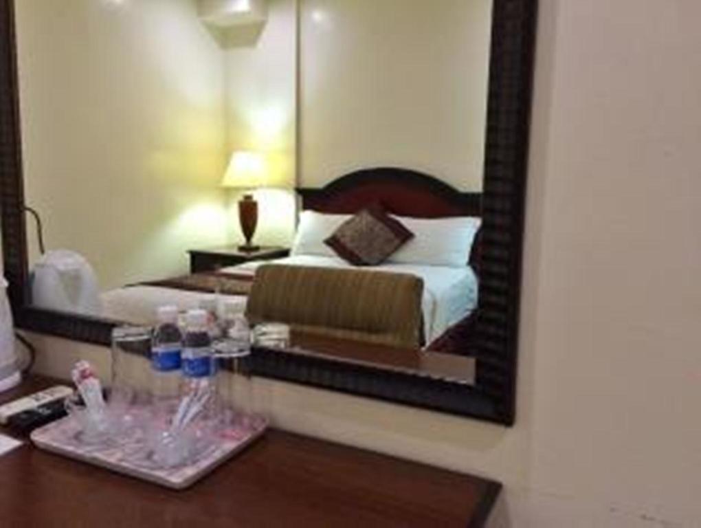 โรงแรมซินดี้ เคลลี โอลองกาโป ภายนอก รูปภาพ