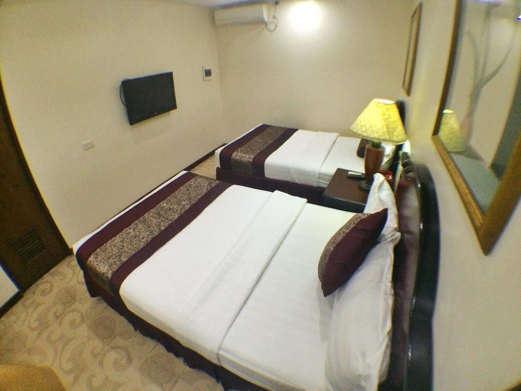 โรงแรมซินดี้ เคลลี โอลองกาโป ภายนอก รูปภาพ